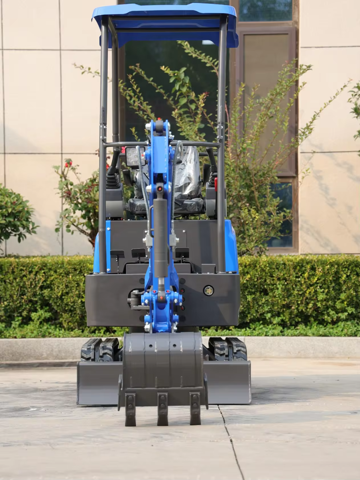 HY12 mini excavator — front view
